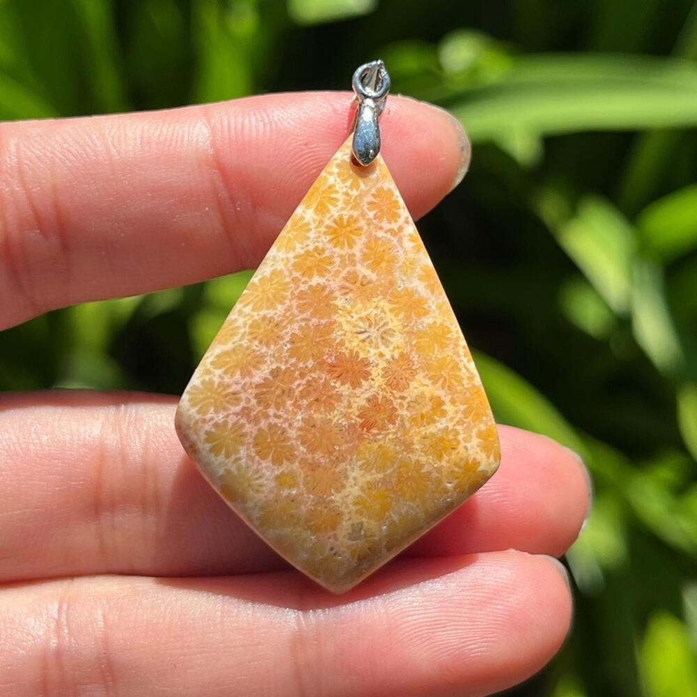Sterling silver golden flower‎ coral jade diamond shape pendant 0927